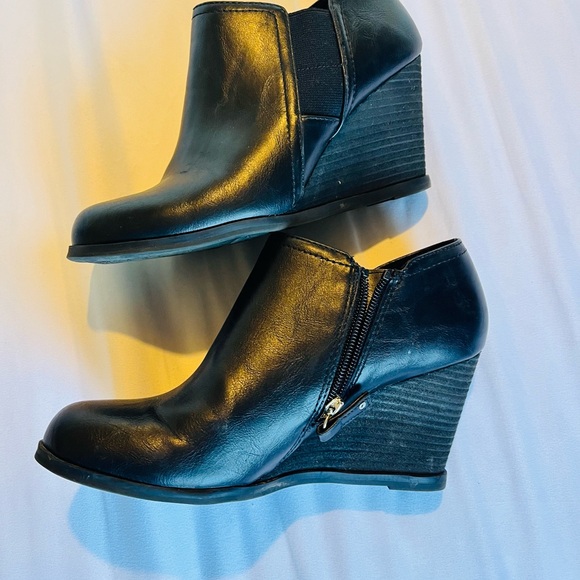 Dr. Scholl's Black Wedge Ankle Booties 7 - Picture 8 of 11